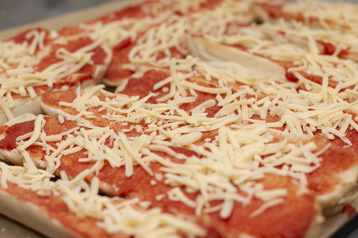 PrincipalsEdu's tweet photo. This past week we encouraged our pupils to “Get Stuck In” and design their own pizza. 
Trying this at home is a great way to bring the family together at weekends. 
#Beyondtheclassroom 
@chandco @chefneil2 @Clarelock3 @StAnnesVauxhall @BPretlove @schoolnmps @PirbrightSchool https://t.co/2Wkne1aQNV