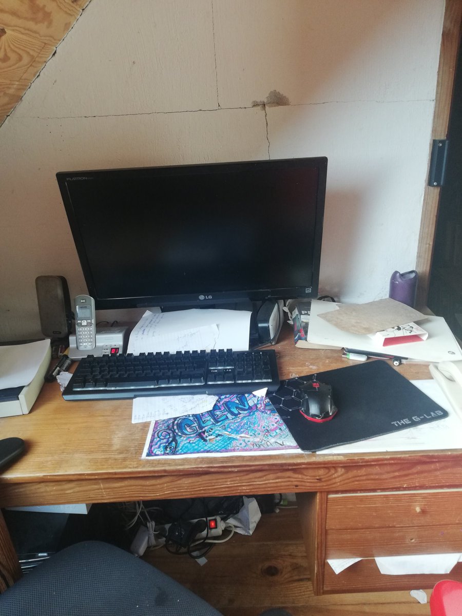 devos_isaac's tweet photo. @fnatic_TonyFPS @msifrance #msilevelup voilà mon set up (pc familiale) mais je compte bien économiser pour m'en faire un dans ma chambre!
Sinon j'invite @Zedoam1 et @KholinMr à participer. https://t.co/30sBqeH1KR