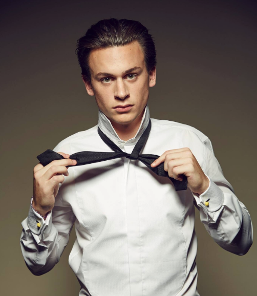 JohnnyTuxedo's tweet photo. Pre-tied is so out - learn to tie your classic bow at https://t.co/sOjqSyz66a https://t.co/pktZzakIGF