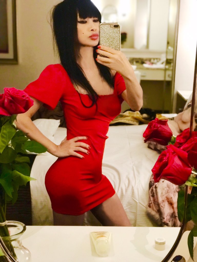 RealBaiLing's tweet photo. Chinesetraditionwear #reddress 4 #beautifulnewyear amtraditional #chinagirl justgot2 #hotel #lasvegasstrip whatalongdayhad #chinesedumplings watched 2shows #celestia https://t.co/HYuj0soddx #bailing #bailing2020 #白灵 #好莱坞 #春节快乐 #鼠年大吉 #glamour #HappyChineseNewYear2020 https://t.co/lZnA7iLwyG