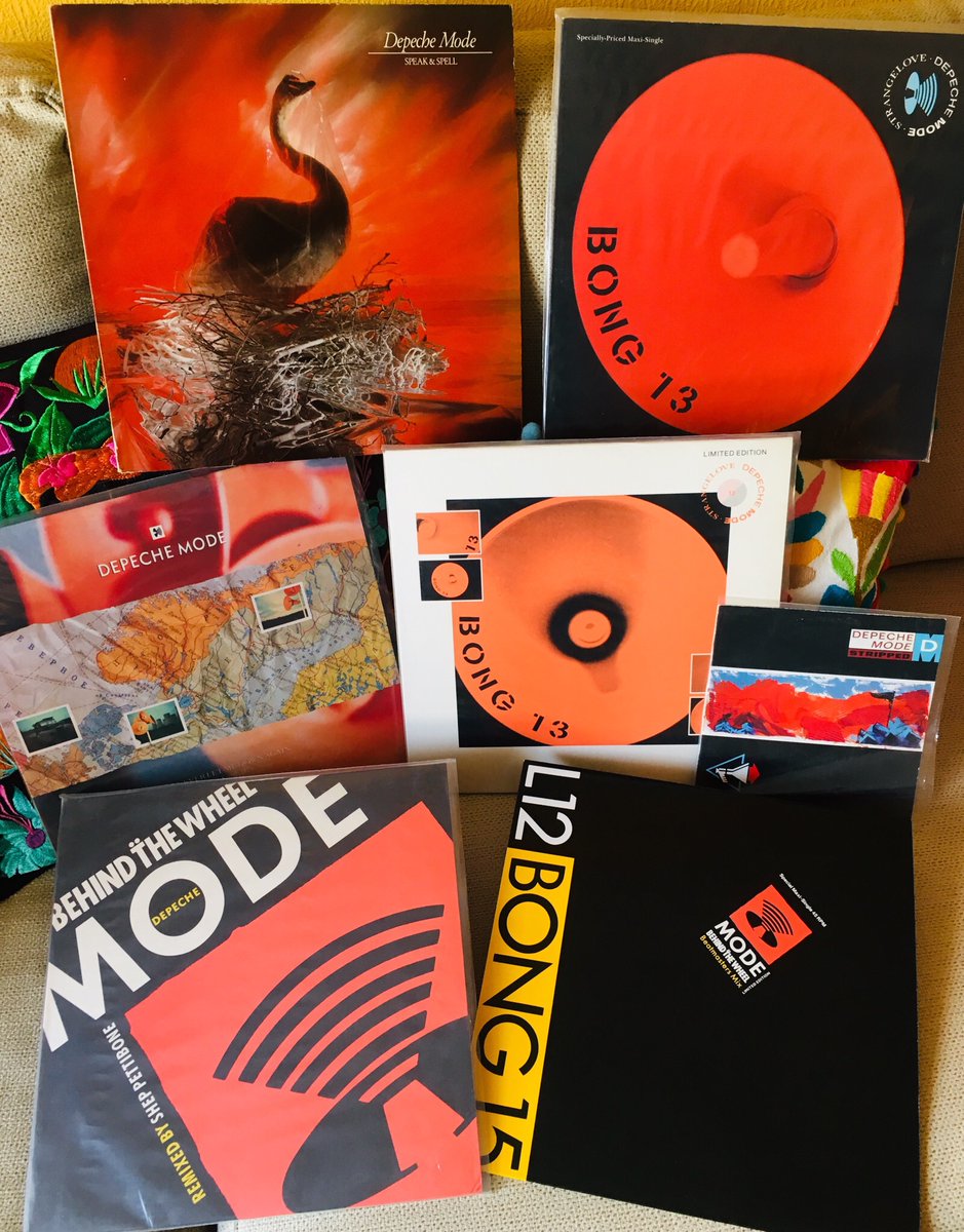 ruisuko's tweet photo. @sincotron Mi pequeña colección en vinilo de #depechemode https://t.co/JpZFot3hPV