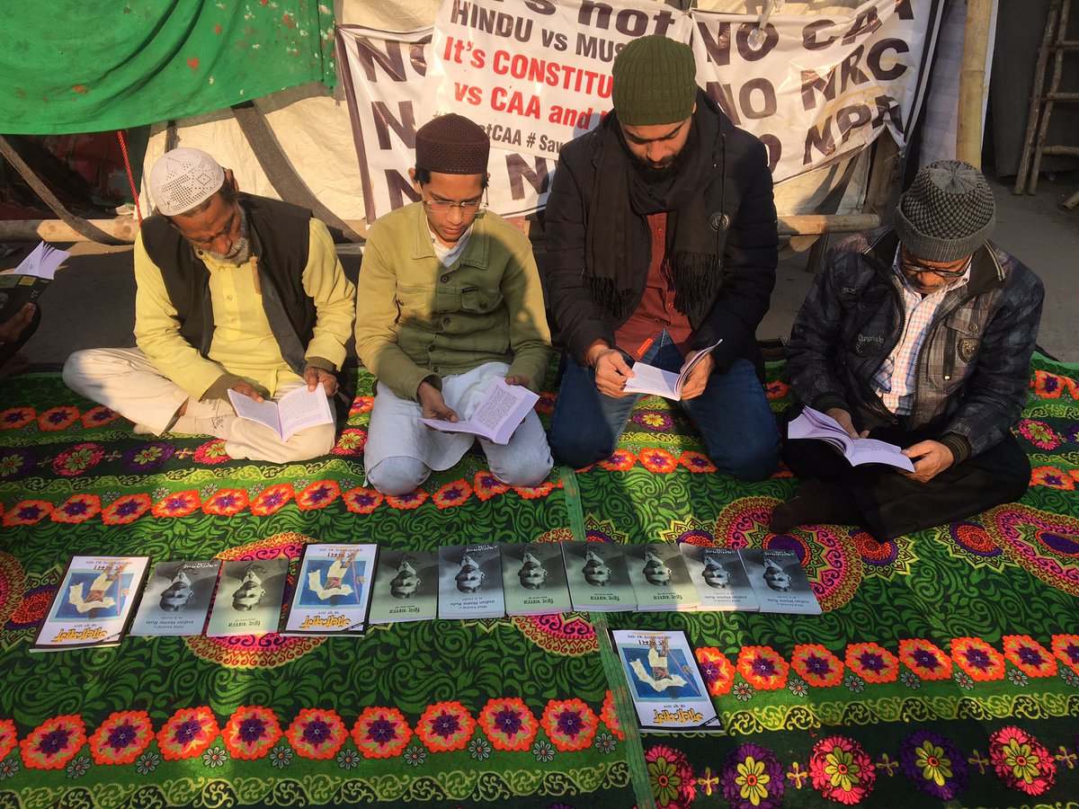 KhurejiOfficial's tweet photo. #ReadForRevolution ,Open library inaugration at #KhurejiProtest site #PadteChaloBadteChalo @Shaheenbaghoff1 @JNUSUofficial @aishe_ghosh @TeestaSetalvad @SitaramYechury https://t.co/e4l3I8Db63