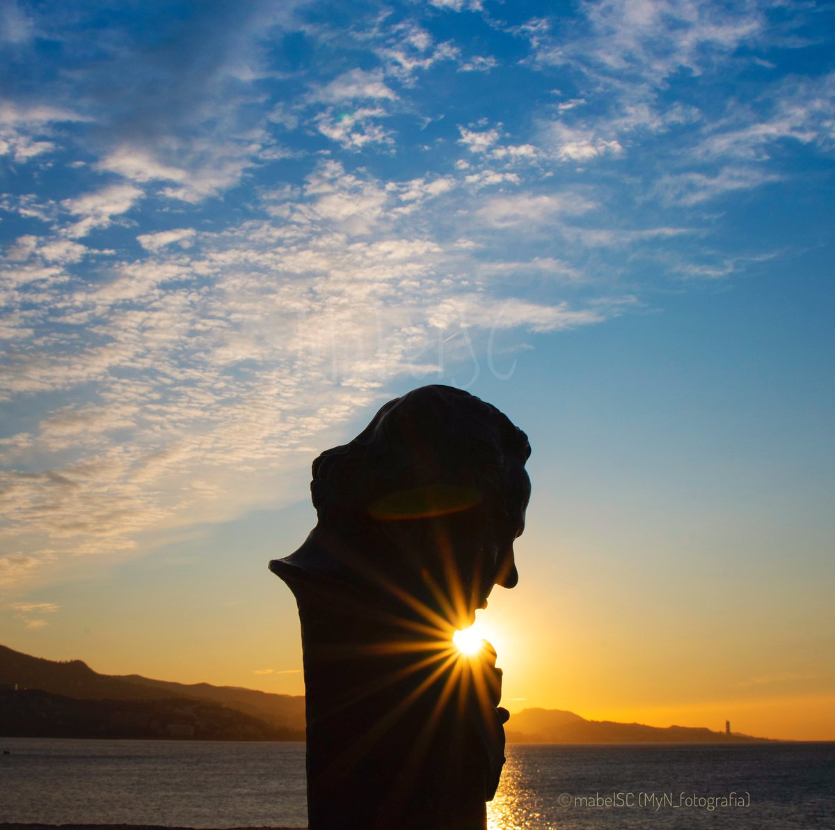 Los Goyas eclipsan el sol de Málaga 🌧. Qué esconde en su corazón? Los secretos de los ganadores. Gracias @adelfa_calvo por tu estatuilla. <a href="/PremiosGoya/">Premios Goya</a> <a href="/festivalmalaga/">Festival de Málaga</a> <a href="/malaga/">Ciudad de Málaga</a> <a href="/Malagaconacento/">Málaga con acento</a> <a href="/serdemalaga/">Ser de Málaga</a> <a href="/OrgullodeMalaga/">Orgullosos de Málaga</a> <a href="/MAFIZMalaga/">MAFIZ Málaga Festival Industry Zone</a>
