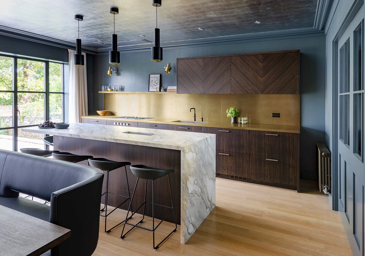 Chamberfurnitur's tweet photo. Our latest project in Greenwich unveiled.
#chamberfurniture #bespokekitchens #bespokefurniture #interiorinspo #chevronwood #marbleworktop #calcuttamarble #brass #brassworktop
Interior design in collaboration with
@cooperandcooperinteriors https://t.co/M35rda3xjw
