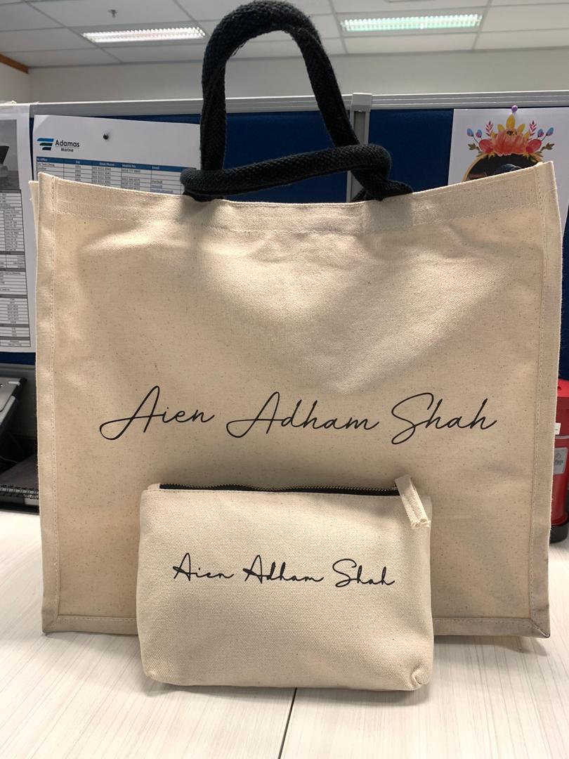 shazmeendaniar's tweet image. Customized tote bag.. pm for details 😉 #totebag #customizedtotebag #namebag