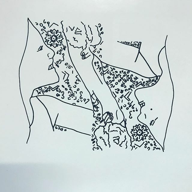w_wellbeing's tweet photo. Soms moet je iets anders uitproberen. 
Niet perfect, maar wel leuk genoeg om op een bord te zeefdrukken.
Ja, ik ben met zeefdrukken begonnen.
Ik heb mijn dochter nagetekend.
Nu kwam er een piepklein inktvlekje op haar wang.
Dus dacht ik maak er een moede… https://t.co/Ep67Jfb8kA https://t.co/noCxa0OPrE