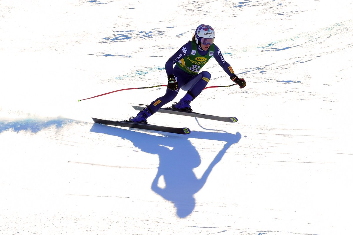 ItaliaTeam_it's tweet photo. CI PRENDIAMO TUTTO! 🤩

Nella discesa di Bansko trionfo di Elena #Curtoni, seconda piazza per Marta #Bassino e terza per Federica #Brignone! 

RT per questa splendida tripletta #ItaliaTeam! 💙

@Fisiofficial https://t.co/ZXTfOtvfPX