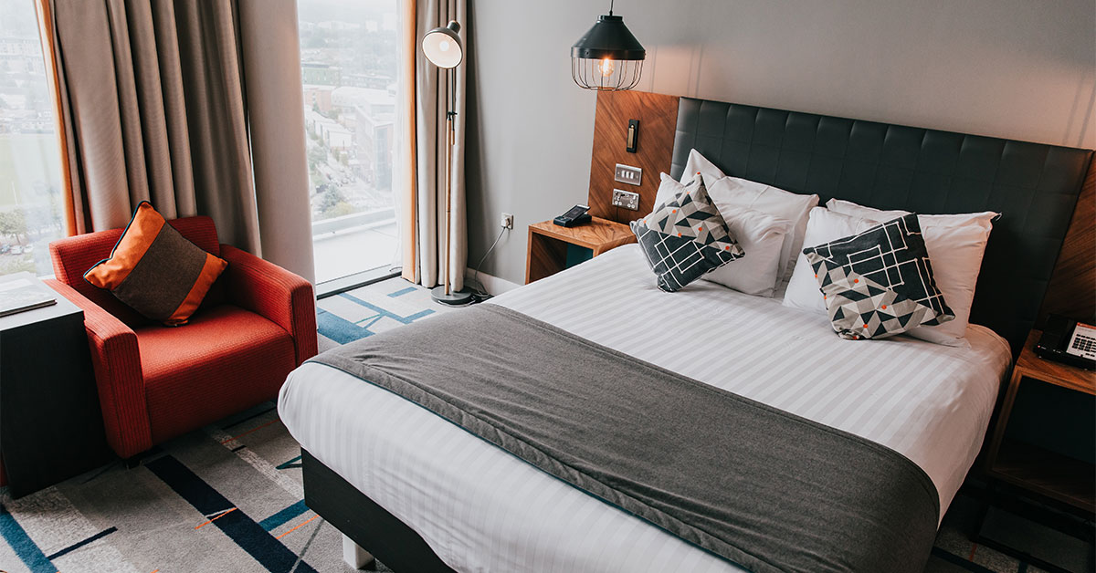 thecubebham's tweet photo. Add a splash of luxury to your Sunday with a stay at @HotelIndigoBham. Its #sundaystay package means you can enjoy 5 star panoramic views of the city from the comfort of your own suite!
๐ Call 0121 643 2010 to book. https://t.co/6z4t36nlvk