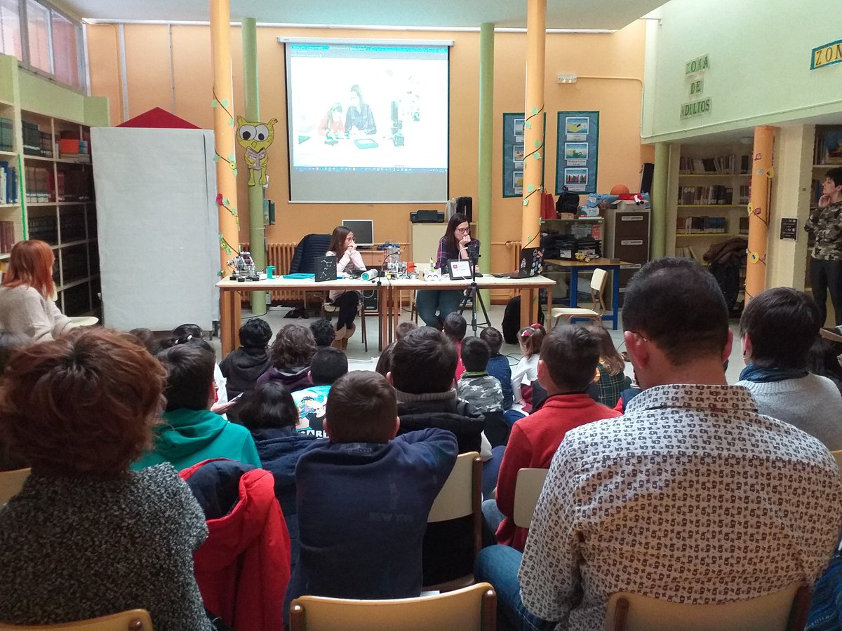 itclubmfrechin's tweet photo. Que emoción, estamos en plena acción, aprendiendo con @ValPatSTEAM muchas cosas de robótica, tecnología, chicas, etc., en el colegio @itclubmfrechin.
Como veis hoy lo hemos petado. Gracias por asistir !!! 👌😎👏👏
#Valpat, #Frechin https://t.co/0v5xYCGmV8