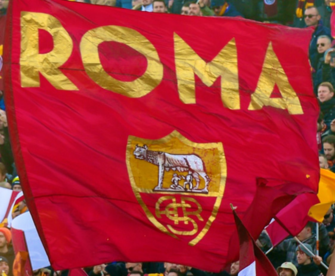 SangueOro73's tweet photo. Striscione di merda ma anche questo รจ derby... #cipuostare #lazioshit #Zaniolo
#AsRoma... di Roma non i primi ma gli Unici! https://t.co/T0vi6Dp6bV