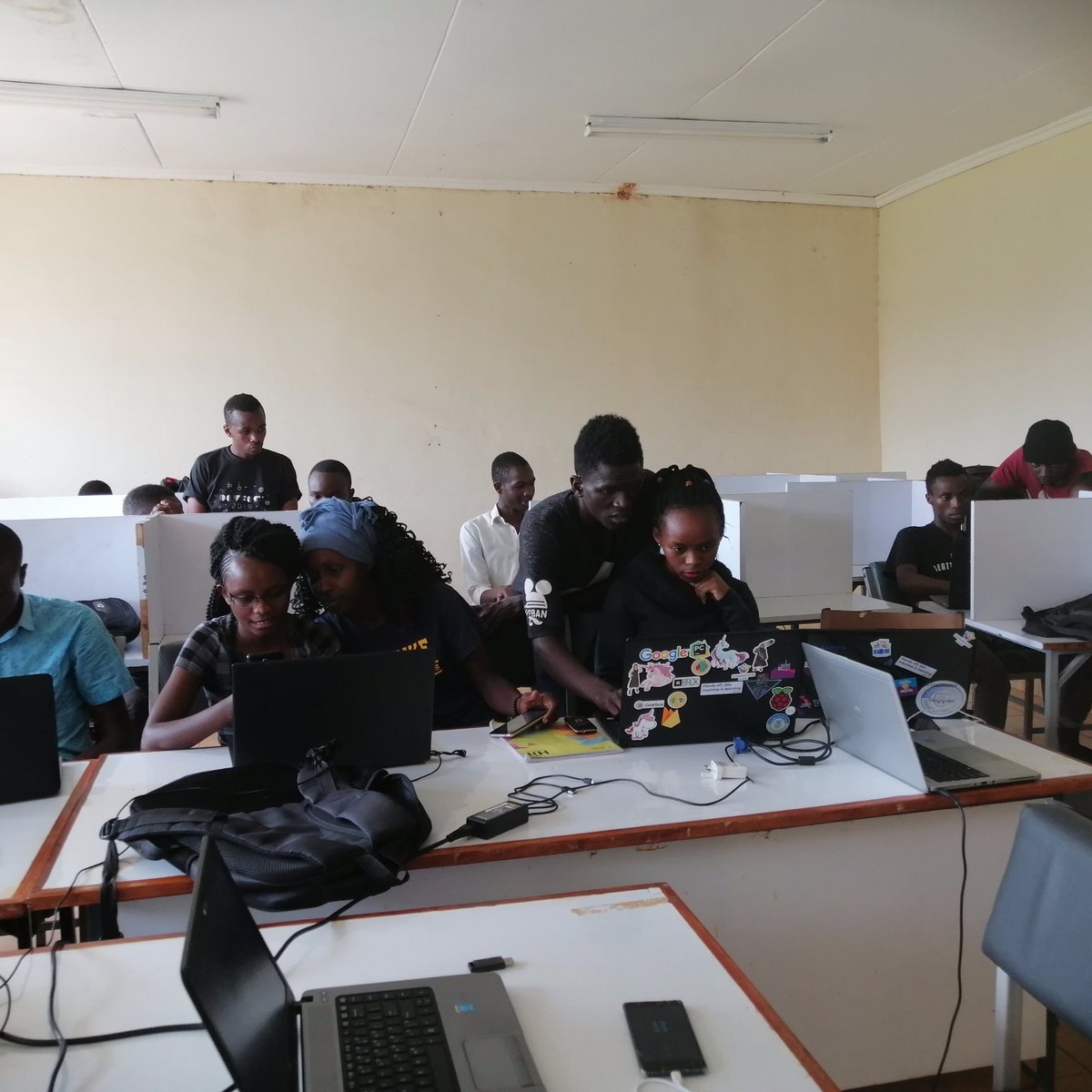Magymeggy's tweet photo. Flutter session ☺☺☺...really making great progress......feeling very proud https://t.co/IsZW52qjLq