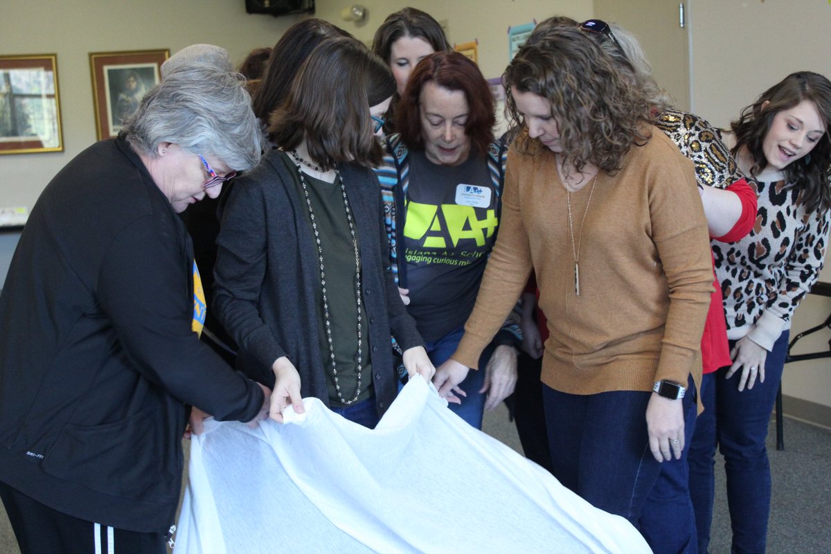 APlusLaLSU's tweet photo. Today’s theme is: Process.
For today’s EXLA, two groups had to race to flip over a bed sheet while standing on top. The tricky part was that the group could not step off of the bedsheet! Both groups finished at the same time!! #aplusla https://t.co/kxL1K8i2On