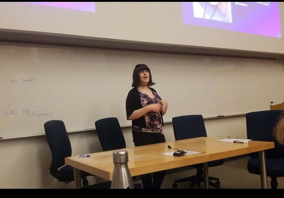 <a href="/ShadeWyrm/">ShadeWyrm</a> is at <a href="/DalhousieU/">Dalhousie University</a> talking about open source! Working collaboratively in the open in order to best serve Canadians! 🙌 Wanna know more? Find her in the Atrium until 4:00 p.m.!!
