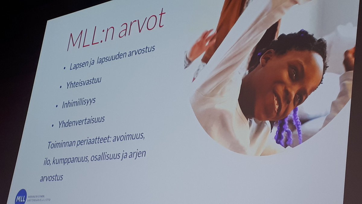 LiisaPartio's tweet photo. Vapaaehtoisten #johtaminen on vaativa laji, jossa #koulutus on paikallaan. 160 MLL-puheenjohtajaa eri puolilta maata aloitti tänään johtamiskoulutuksen, esillä mm #johtaminen tehtävänä, #vaikuttaminen, yhteiset #arvot ja perheiden tarpeet. #järjestöt #vapaaehtoiset #vjk2020 https://t.co/LB7lDBE0LL