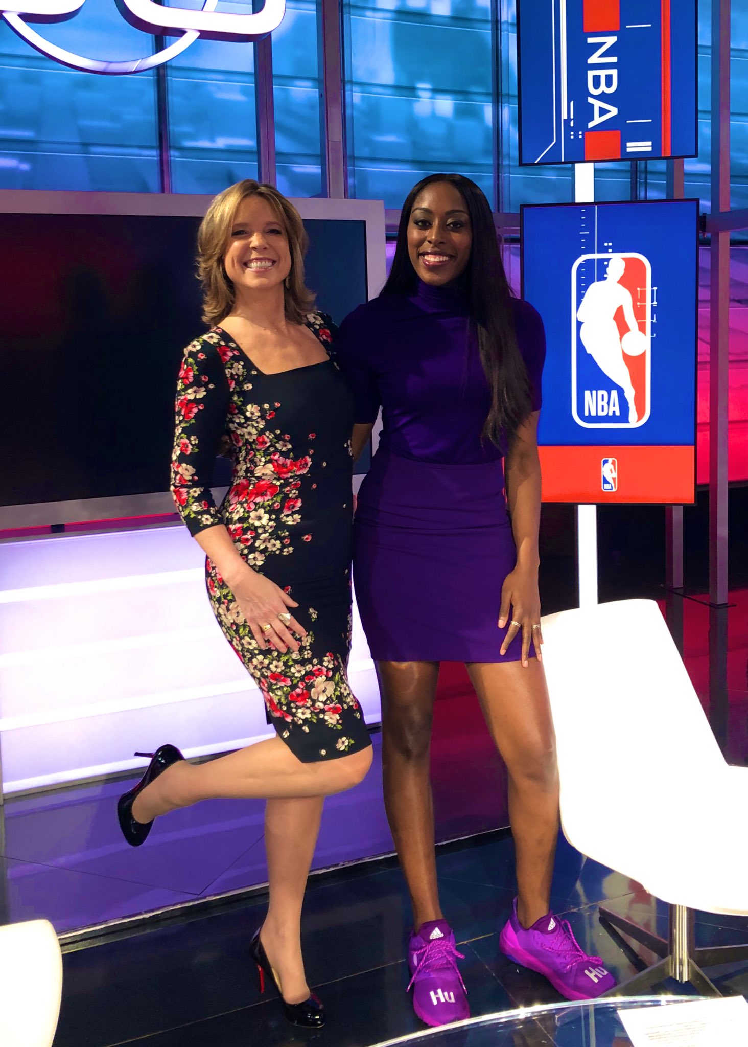 hannah-storm-on-twitter-trying-everything-to-go-eye-to-eye-with-chiney321-her-in-sneakers-and-me-in-heels-almost-there-https-t-co-mvk5gfx6hq-twitter