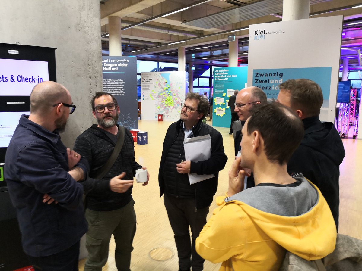 ECCKiel's tweet photo. Es fehlt garantiert nicht an Ideen... Spannende Gespräche und Austausch, spannende Vorträge bei #kiel2042. Toller Auftakt! @stadt_kiel https://t.co/6KGOt0051M