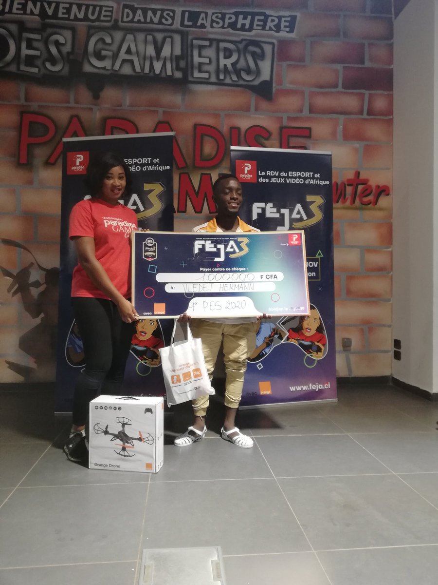 Le_Phoulo's tweet photo. • Aujourd'hui avait lieu la remise des prix du #FEJA3 qui s'est déroulé à Abidjan Yop Cosmos les 22, 23 & 24 Nov 2019. Tous les champions étaient là sauf @Hurricane_FGC 🇨🇲 vainqueur #STREETFIGHTERV & @dexxjunior03 🇸🇳 vainqueur #FIFA20 qui n'ont pu effectuer le déplacement..
1/3 https://t.co/u6fbUq82YY