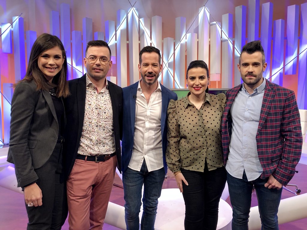 Taula d’experts per a comentar #Exaltacio20 en <a href="/apunt_media/">À Punt</a> @_javiervaliente <a href="/laucamol/">Laura Caballero</a> <a href="/ZapatosDeClaque/">Montse Català</a> i Xavi Rausell, mestre d’indumentària