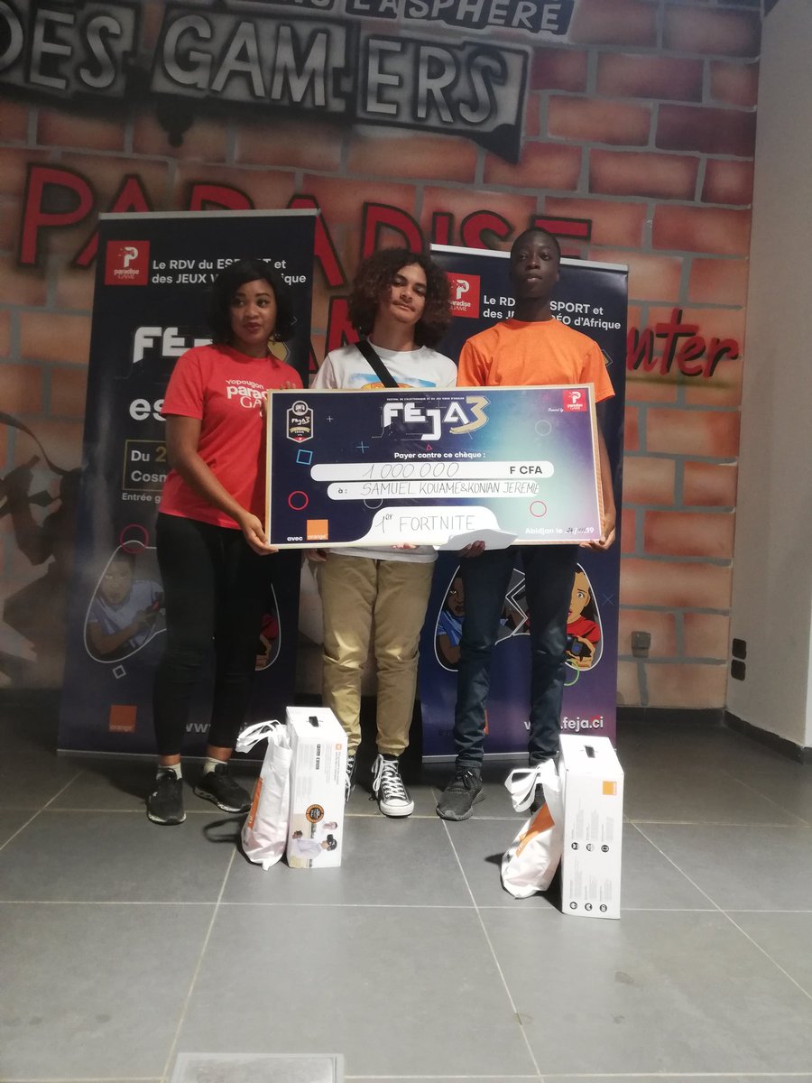 Le_Phoulo's tweet photo. • Aujourd'hui avait lieu la remise des prix du #FEJA3 qui s'est déroulé à Abidjan Yop Cosmos les 22, 23 & 24 Nov 2019. Tous les champions étaient là sauf @Hurricane_FGC 🇨🇲 vainqueur #STREETFIGHTERV & @dexxjunior03 🇸🇳 vainqueur #FIFA20 qui n'ont pu effectuer le déplacement..
1/3 https://t.co/u6fbUq82YY