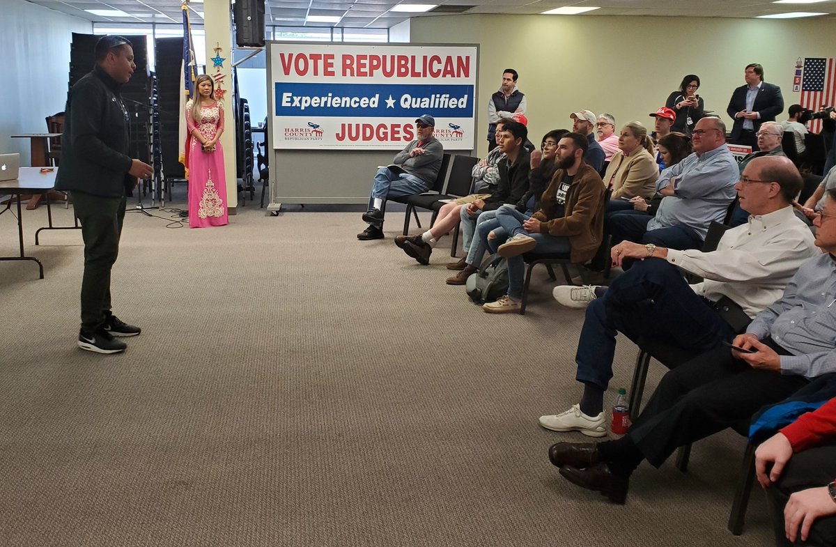 larottafortexas's tweet photo. Revving up our awesome volunteers before today's blockwalk in #HD148! Have you voted already?

#larottafortexas #txlege https://t.co/yQSWQP7gz1
