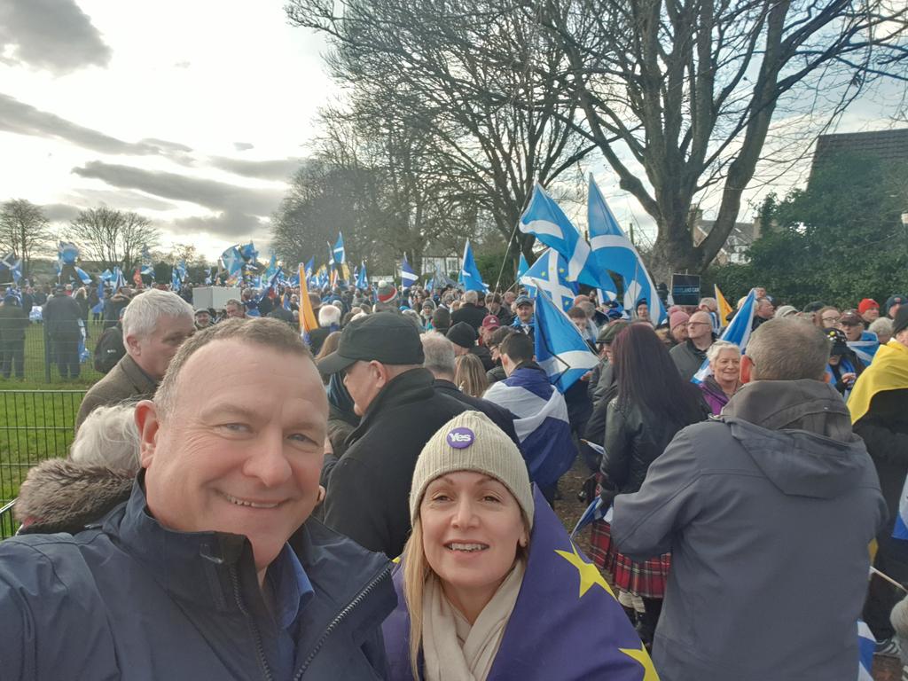 JackieHendrySNP's tweet photo. #Inverness you did us proud.  Amazing support all along the way.  People from all walks of life, all ages, cultures,  countries,  coming together. #IndyRef2 #Yes #Inveryes https://t.co/jv5ina8YKz