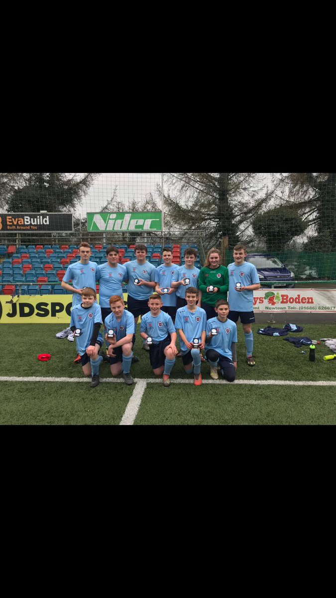 So proud of this team today ⁦<a href="/DyffrynBanw/">CPD Dyffryn Banw</a>⁩ U14 s runners up in the winter league for the second year running 👍⚽️Might win it one day ! 😉