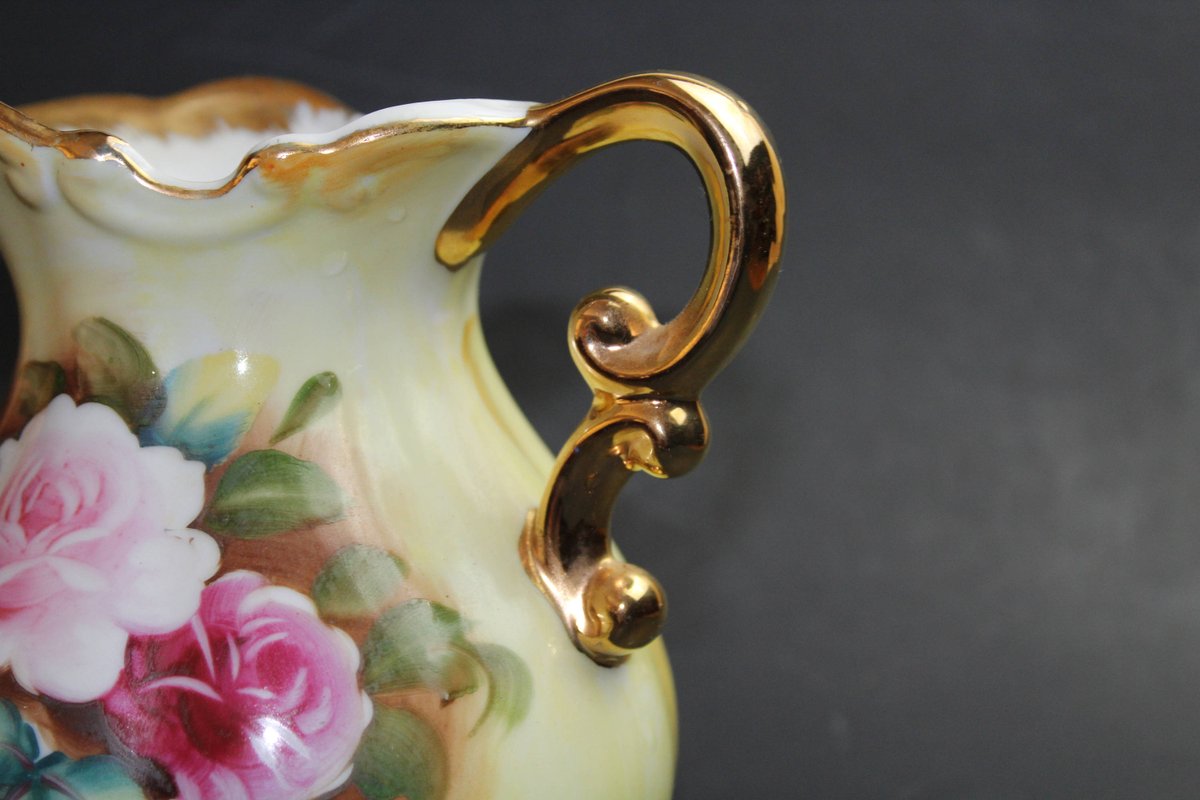 Wisdom_Lane's tweet image. Vintage 1960s Ceramic ENESCO Pitcher With Roses Pattern Gold Trim Paper Label On The Bottom tuppu.net/689a2652 #Etsy #WisdomLane #RosesPattern