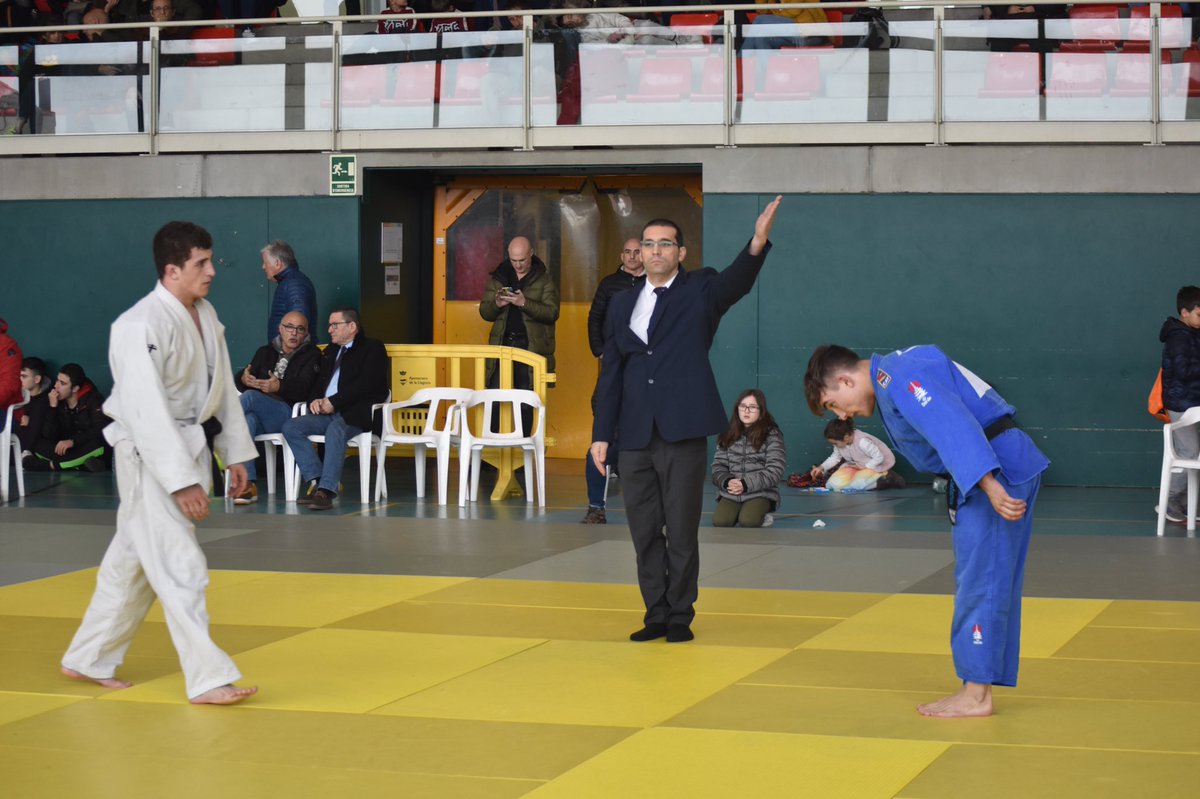 Fedecatjudo's tweet photo. La Llagosta ha acollit avui els més de 120 judokes que han disputat el Campionat de Catalunya Júnior; darrera prova prèvia a la Fase Sector!
@AjlaLlagosta https://t.co/7AA0ngg0Y0
