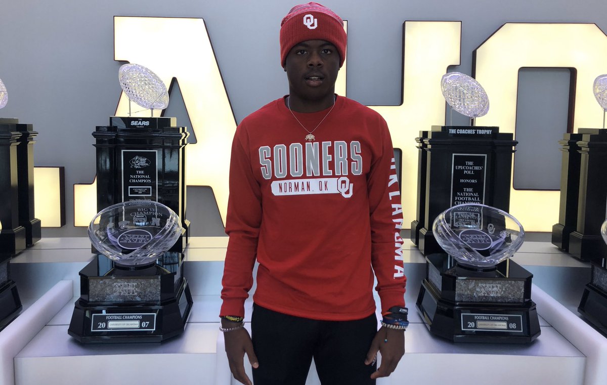ii_rueben's tweet photo. Boomer Sooner nation the Black Unicorn has landed ⭕️🙌🏾.

 I promised you guys I was coming now where is the love??? #Boomer 
@MikeWestHTX @RuebenOwens2 @TexasRaptors7v7 https://t.co/pYTpWgKLNq