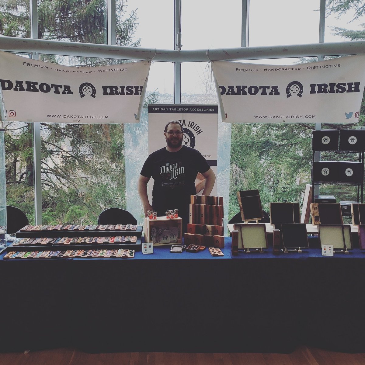 dakotairishIE's tweet photo. Open for chats here at #warpcon 😁 https://t.co/u66xPRAsk8