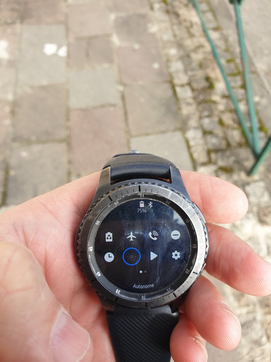 run4gear's tweet photo. 1h30 => 25% "running mode new UI" with the new battery ! You can #runmarathon ! You can even walk if you want, you have 6h to do it a with a fresh #GearS3 & #run4gear. https://t.co/xvNgQl0snA