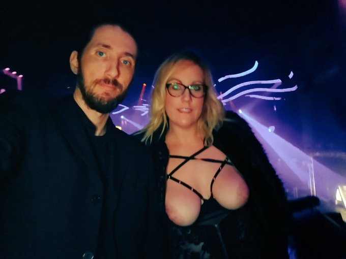 Here is one photo of me and @xjaynecx in the club last night, there will be many more photos going on