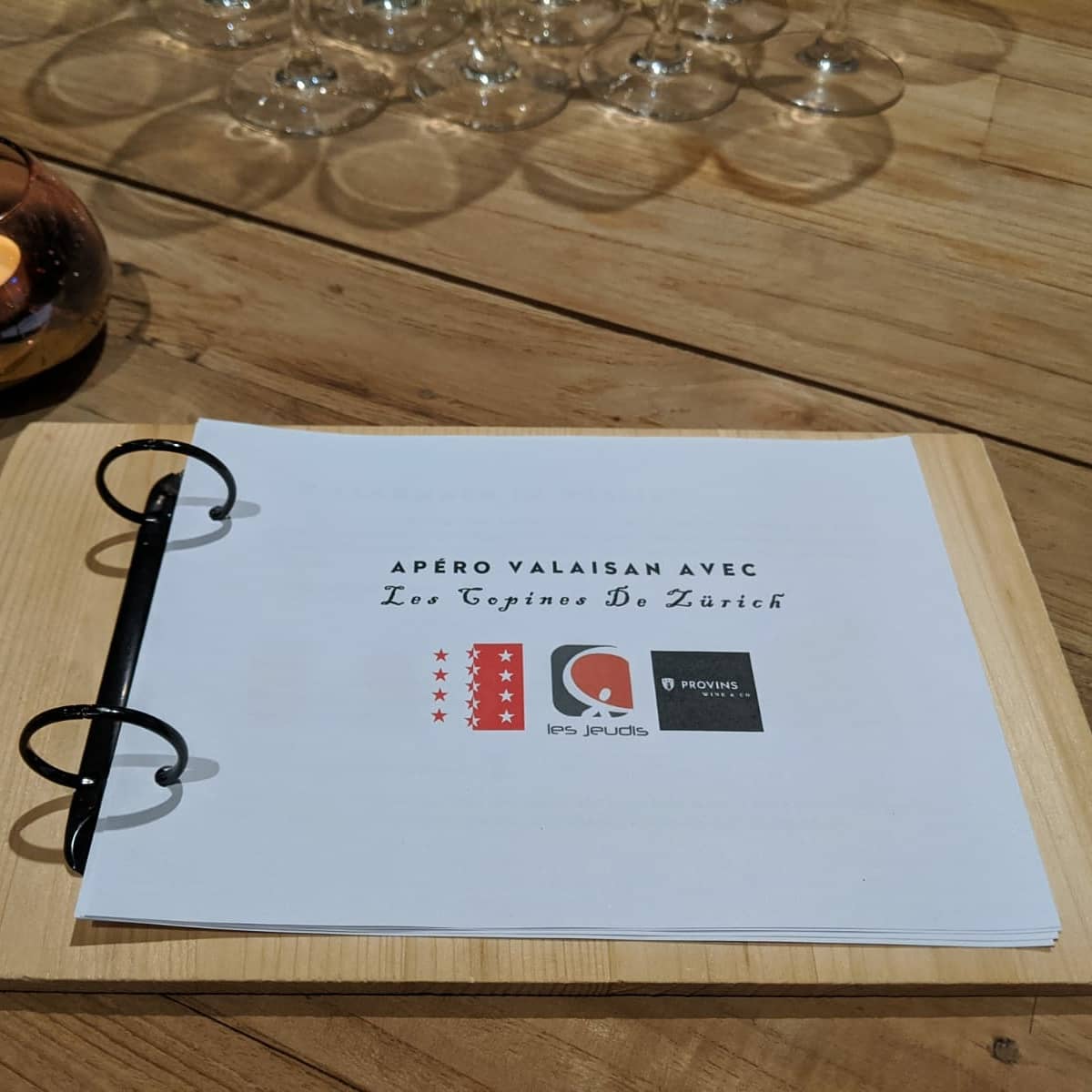 jeudis_ch's tweet photo. Jeudis &amp; Copines de Zürich ont revêtu les couleurs valaisannes. C'était à l'heure de l'apéro Jeudi 
🇨🇭🥂👱‍♀️
#jeudis #francophones #jeudisfrancophones #apéro #copines #dégustation #Valais #Wallis #convivialité #onfaitconnaissance https://t.co/pzlmsHH2d4