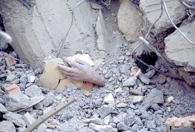 Nerde bir can ölse,oralı olur yüreğim.
Olmalı zaten.
Olmazsa insan olmaz yüreğim.😔