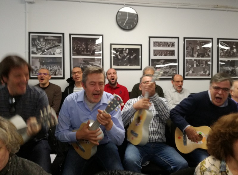 GrupoTalia's tweet photo. Este fin de semana no cabemos más en nuestra sede: LaMetropolitana, #CoroTalía, el coro infantil #TalíaMini (por 1ª vez con los mayores), la batuta, @silviasanztorre, el animador y narrador, @Goyo_Gonzalez10 @COPE y LOS JUGUETES.
#MúsicaYJuguetes sáb. 1 feb. Auditorio Nac. https://t.co/gDNDtH2QCd