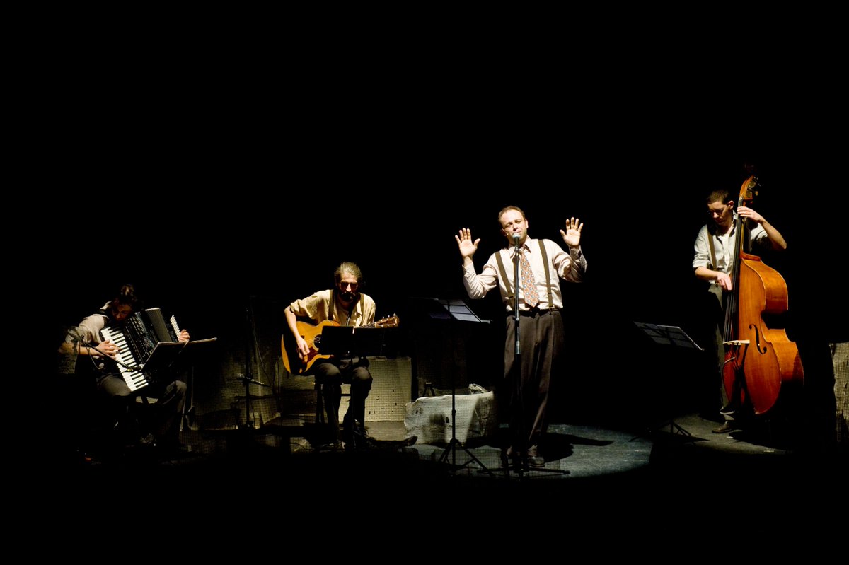 TeatroManzoni's tweet photo. Martedì 28 gennaio appuntamento con #RobaMinimaSIntend di @AtirRinghiera! 

Uno spettacolo ironico e leggero che ci porterà nella Milano abitata dai personaggi che #EnzoJannacci ha cantato nelle sue canzoni fin dagli anni '60! 

Biglietti: https://t.co/4LbqVuCfne
#IoVadoAlManzoni https://t.co/b79DZsTEV0