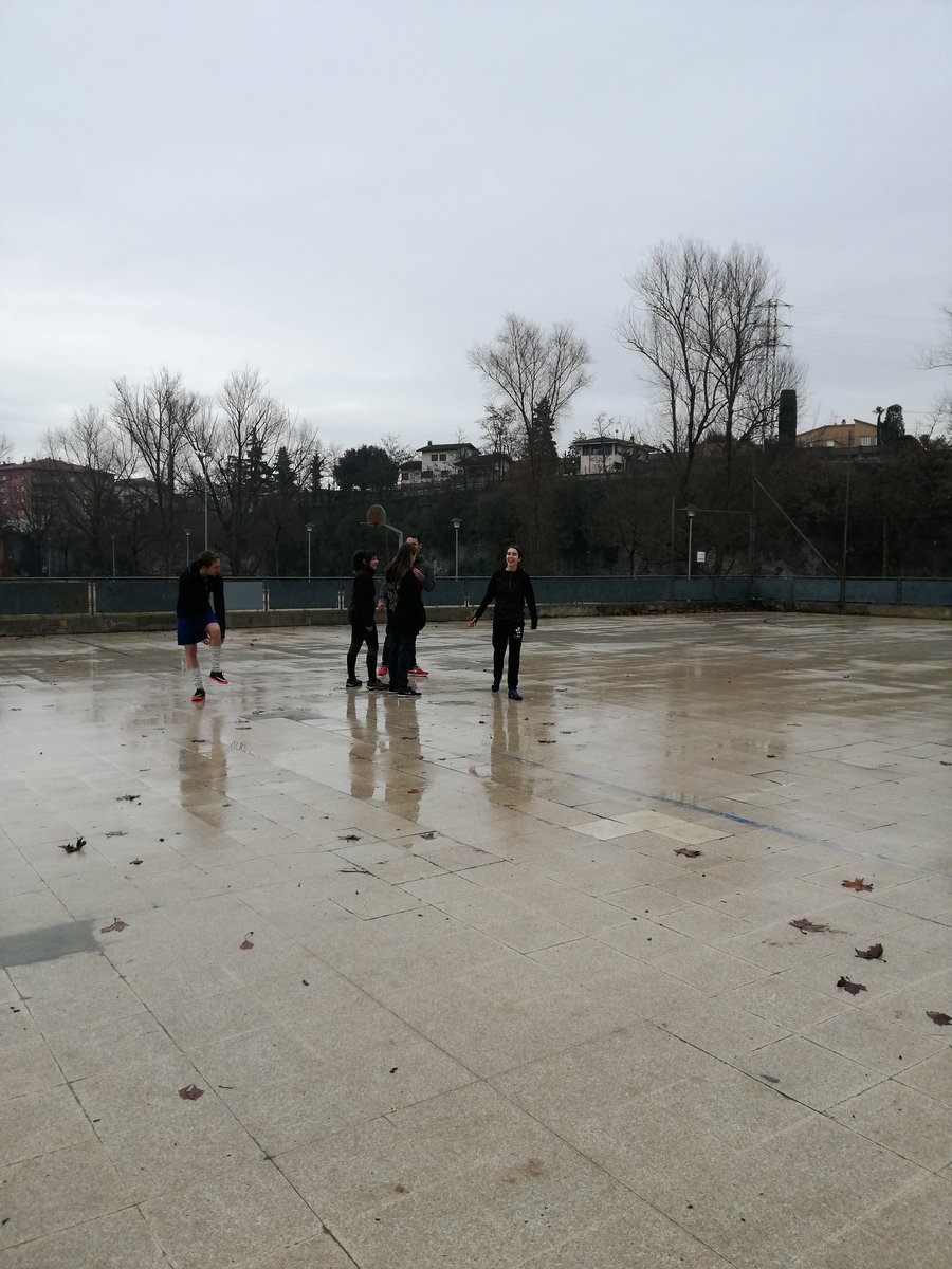 Avui hem començat a entrenar per el <a href="/TorneigXdT/">XIX Torneig Casteller de Futbol</a>! Prepareu - vos que venim a tope!