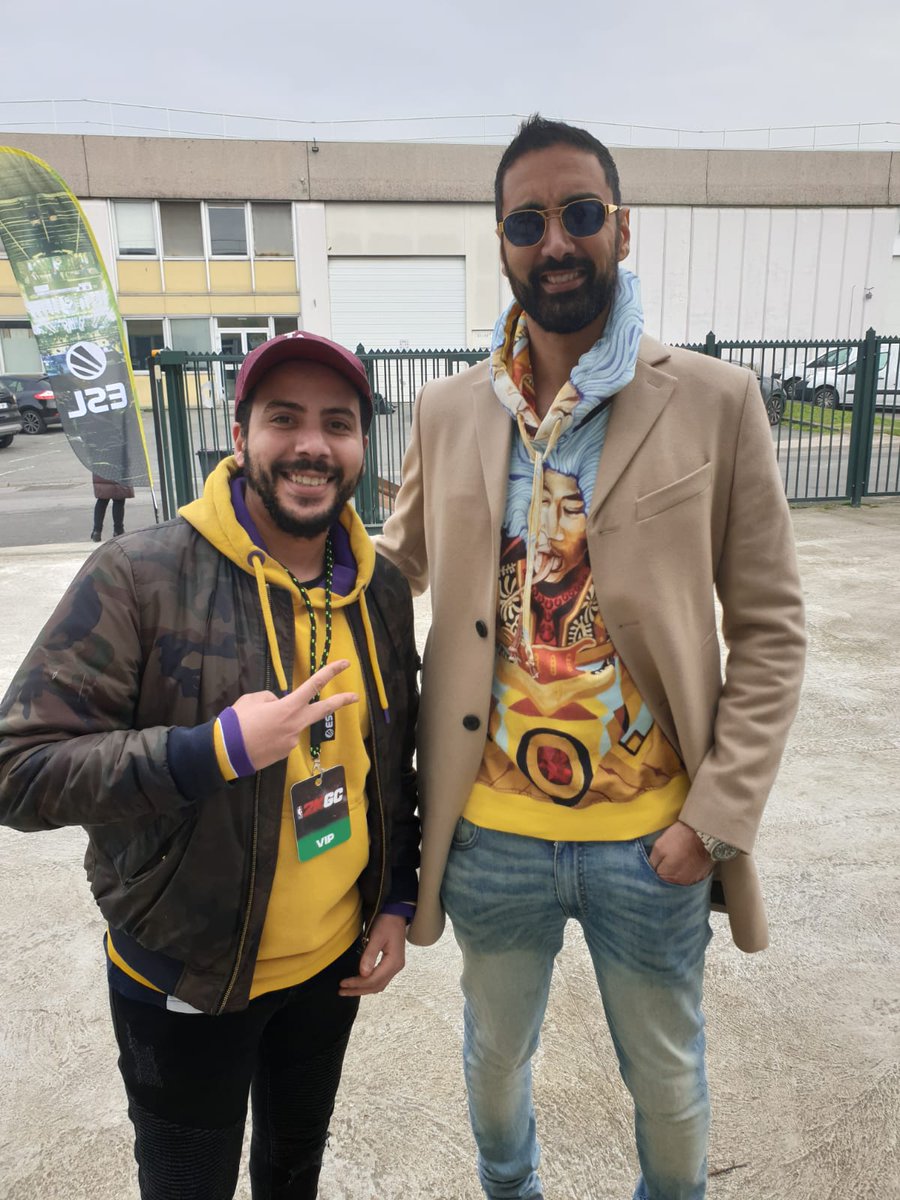 waren_2k's tweet photo. Avec @Ronnie2K #ESLProLeague
#etmerceeeee https://t.co/RNdRUpWBlW