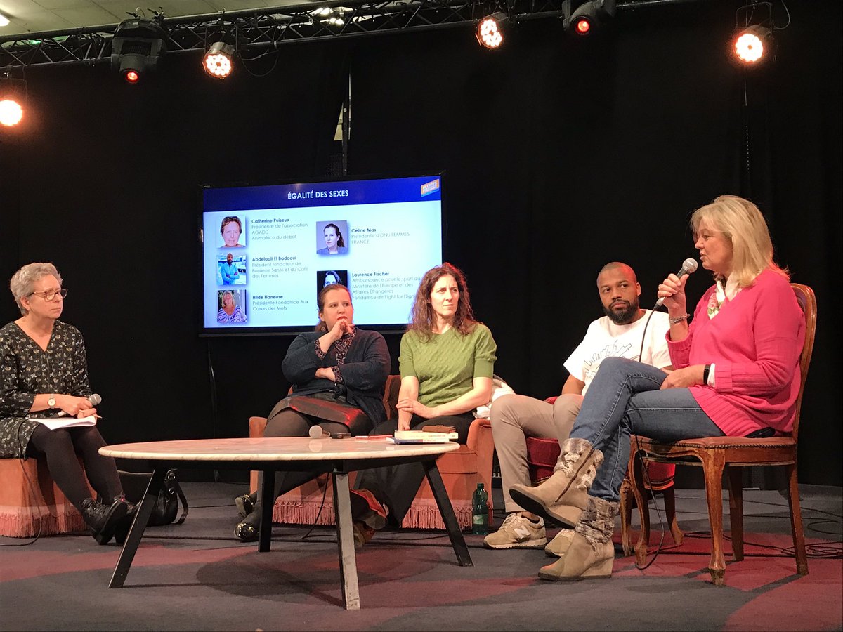digital_ladies's tweet photo. #LTP2020 @Letempspresse @Gro_ndControl #MeetUpDLA

L’éducation est essentielle on n’écoute pas assez les jeunes, et il faut les éduquer à l’ #egaliteFH des le plus jeune âge 👩🏻‍🦰👦🏻👶🏾👩🏼‍🦱🎯
@hilde_haneuse @auxcoeurdesmots 

Yes, education first ! https://t.co/Tzq0OgEvOs