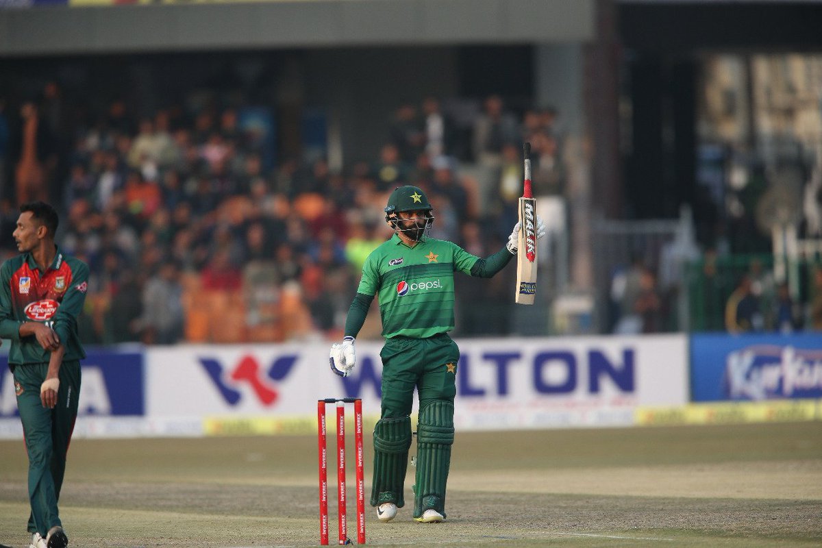 HaaniOfficial10's tweet photo. Record Alert : @MHafeez22 Becomes Only Pakistani Player To Hit 200 T20I Fours. 🔥
And What A Performance From Our Very Own Mr Professor 67(49)* With 9×4 & 1×6 & S.R Of 136.73 😍
Well Played Professor 👏🏻🇵🇰
#AnotherDayAnotherRecord #FansInHeart #PakZindabad #PakVsBan https://t.co/fDnNql96E4