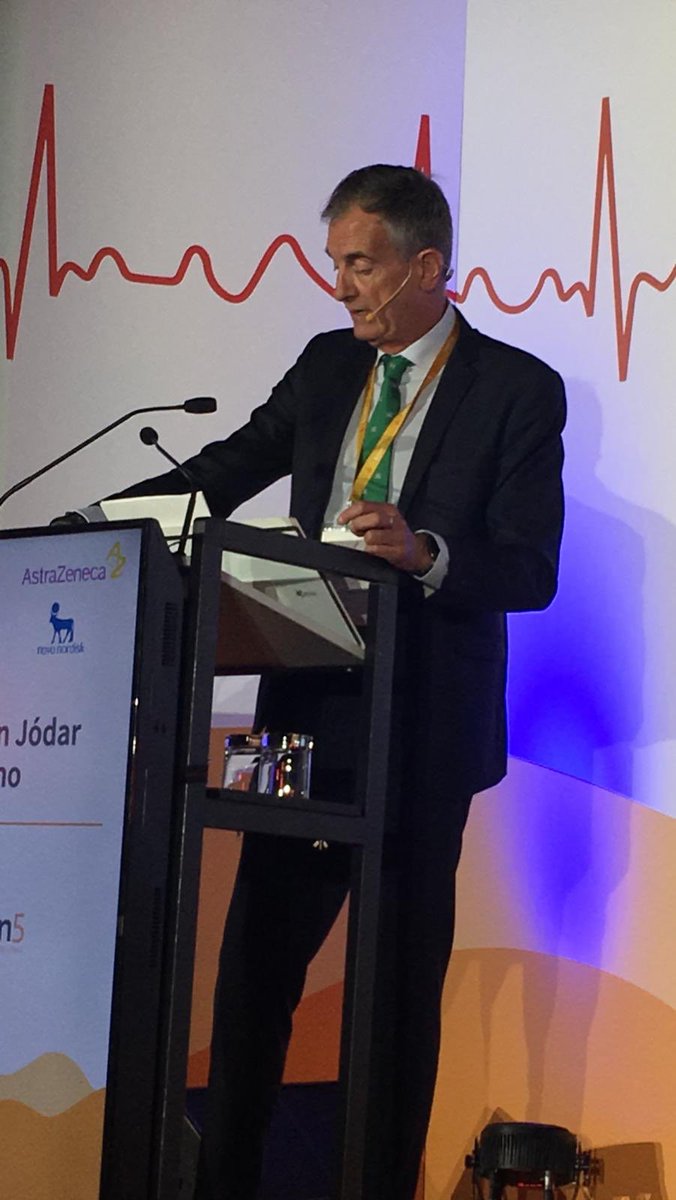 arccardio's tweet photo. #EnDirecto - El 👨🏻‍⚕️ Dr. Esteban Jódar [@estebanjodar] procede al cierre del acto resumiendo los hitos más relevantes de ambas jornadas. ⭐️ #ArcCardio https://t.co/HYNXqVzWHC