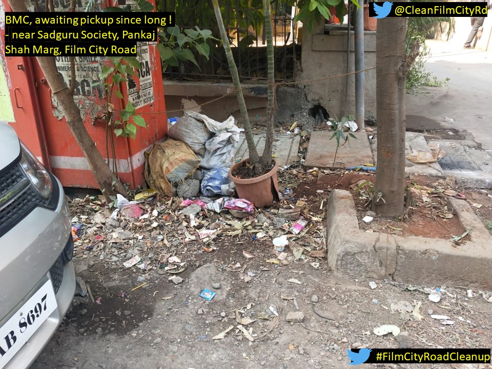CleanFilmcityRd's tweet photo. Filth left untouched for several days at Pankaj Shah Marg, off Film City Road. @mybmcWardPS  , this is complete neglect of regular cleaning responsibility. When are you going to do your part for #FilmCityRdCleanup ? @mybmc  @AUThackeray , your intervention is needed ! https://t.co/3yCyfBOn0i
