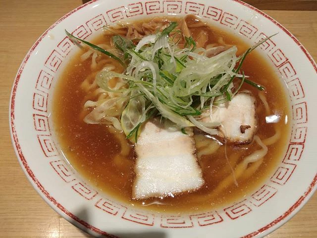 mobile__fan's tweet photo. 新橋の人気店に行きました
#oppofan
#oppo
#japan
#ラーメン
#ランチ
#ramen
#lunch
#スープが選べます
#すっきりとまったり
#これはすっきり
#まったりは背脂系 https://t.co/rJdHK1qFaJ https://t.co/SKm7vwXNSp