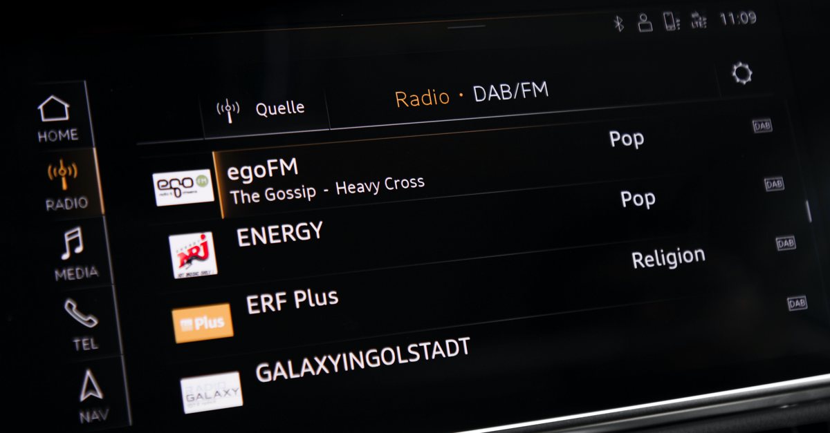 RADIOSZENE's tweet photo. .@EuropeRadioShow-#Podcast mit @nacamar über die YBRID-Technologie, Frank Harress (EBH) über "SMUSIC", @CarolineGraze über die Zukunft des @RadioplayerDE und Christian Winter über das neue Hybrid-Radio im neuen Audi e-tron: https://t.co/nE98GVlMBp #Paris #europeanradioshow https://t.co/bEK17656Pu