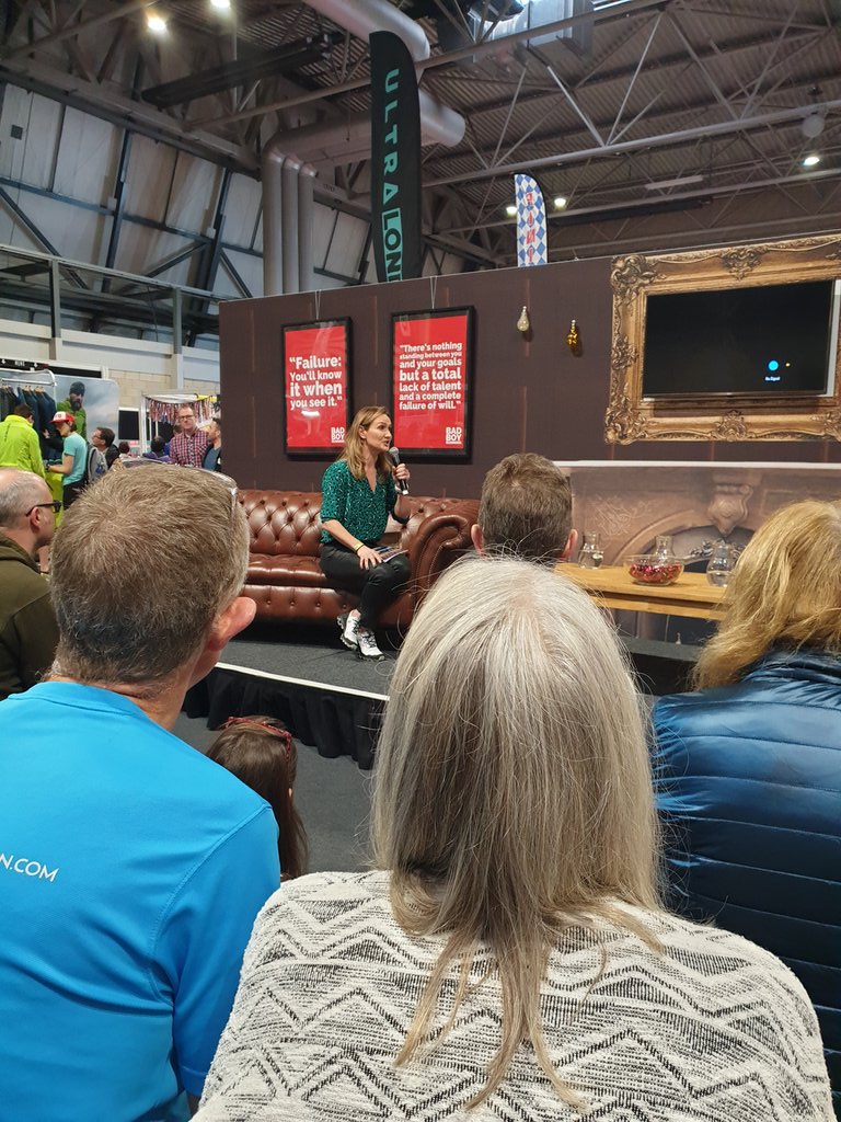 Mwynhau sgwrs <a href="/_LowriMorgan/">Lowri Morgan</a> yn y running show.