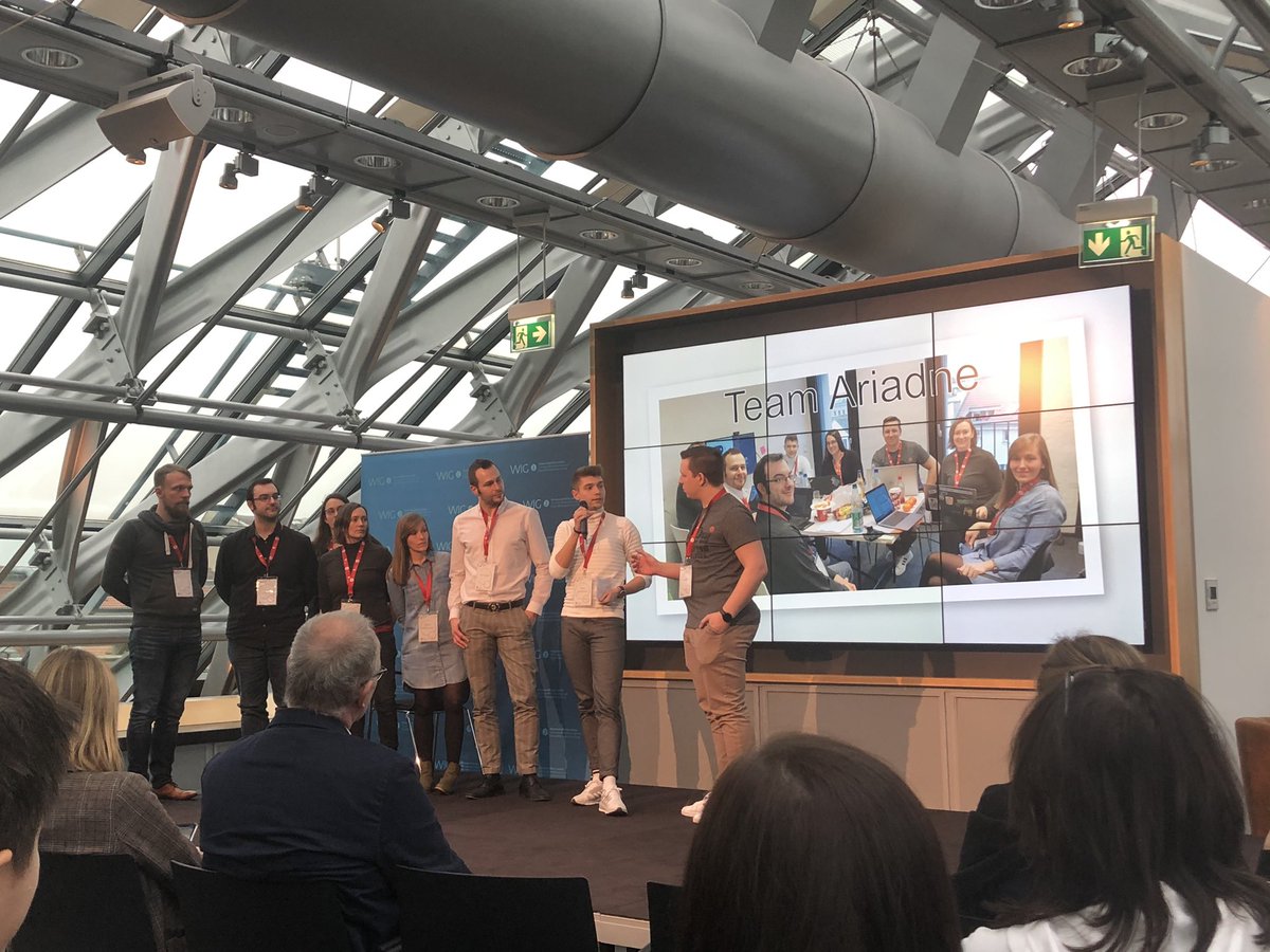 bkkyoungtalents's tweet photo. Gruppe G startet mit einer Fragestellung von der @BIG: Navigation durch den digitalen Gesundheits-Irrgarten. Unser @SimonS931 stellt „Simon“, den digitalen Gesundheitscoach vor. Ob die Namensgebung hier ein Zufall war?😉Mit dabei auch unsere @sarahschubr 💪🏼🚀 #HIHC2020 https://t.co/YudaLJTo1L