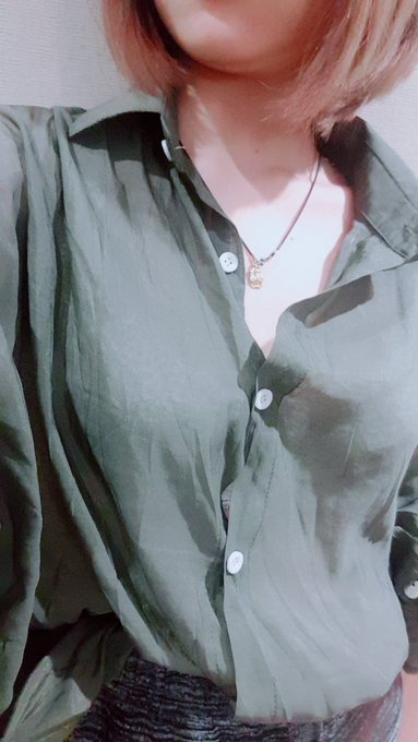 大年初一，A家裡出遊，基本上不會有空檔過來找我這隻喵。傍晚他突然說待會來找我，有個小空檔，我就趕緊洗了澡出門，抓了今天到貨的新衣穿了就走。去買飲料時大家目光都在我身上，因為&hellip;很透明☺️ 令我意外的是，我們才剛停好車，就被A抓去吃掉了🥺🥺我沒有想到大年初一還可以被吃掉，好開心，哈☺️<a href="/tag/18%E7%A6%81"class="tags"><span>#18禁</span></a><a href="/tag/%E5%8F%B0%E7%81%A3"class="tags"><span>#台灣</span></a><a href="/tag/%E9%A7%B1%E9%A7%9D%E8%B9%84"class="tags"><span>#駱駝蹄</span></a><a href="/tag/%E4%B8%B8%E5%AD%90%E5%96%B5"class="tags"><span>#丸子喵</span></a>