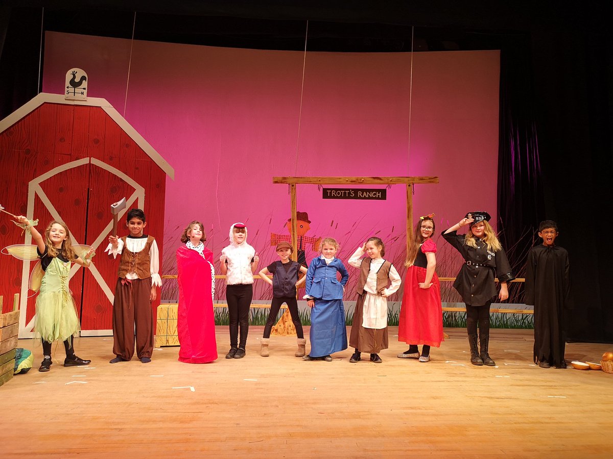 First run of Jack and the Beanstalk done! What a fantastic show!!! Well done everyone! #panto #actingschool #youththeatre #roystonactingschool