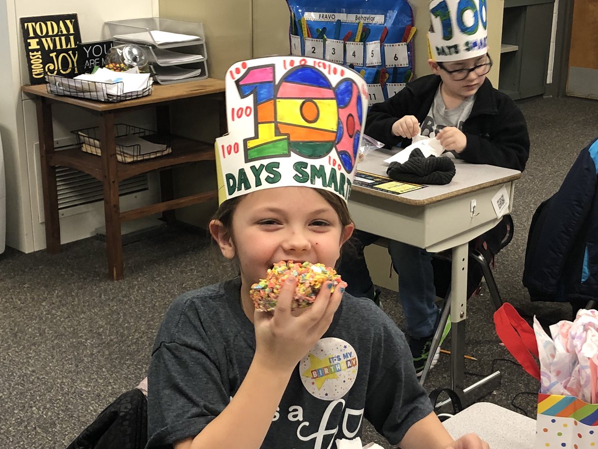 kandi_pretorius's tweet photo. Malieβs celebration (part 2)!! The first birthday bite, @GoNoodle and of course the birthday song!! #WeAreMG #awesomefirstgraders https://t.co/ulGFUCWqcl