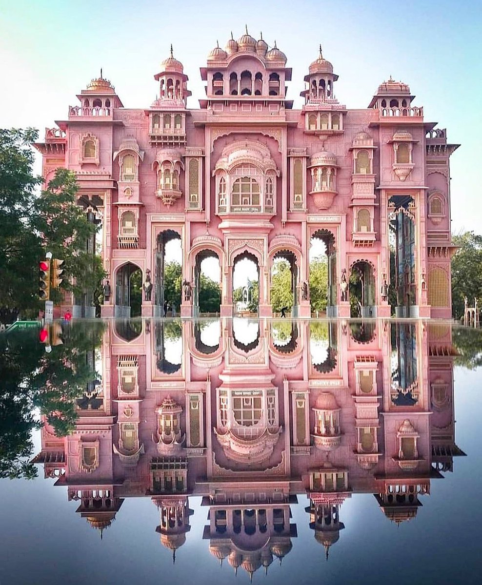 Veralab_cinica's tweet photo. Direttamente da Jaipur uno stupendo palazzo.. Ovviamente rosa non dovevate nemmeno chiederlo 😉

@artostomy  📸 
#veralab #skincare #pinkpost https://t.co/CP2CWzfBmk